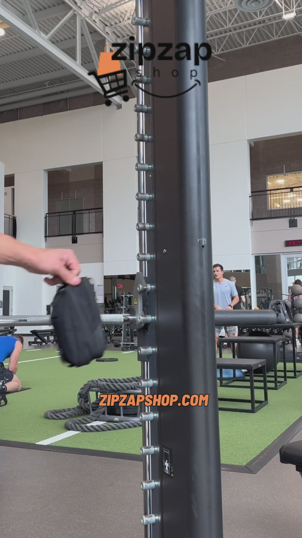 Magnetic bag for gym and travel