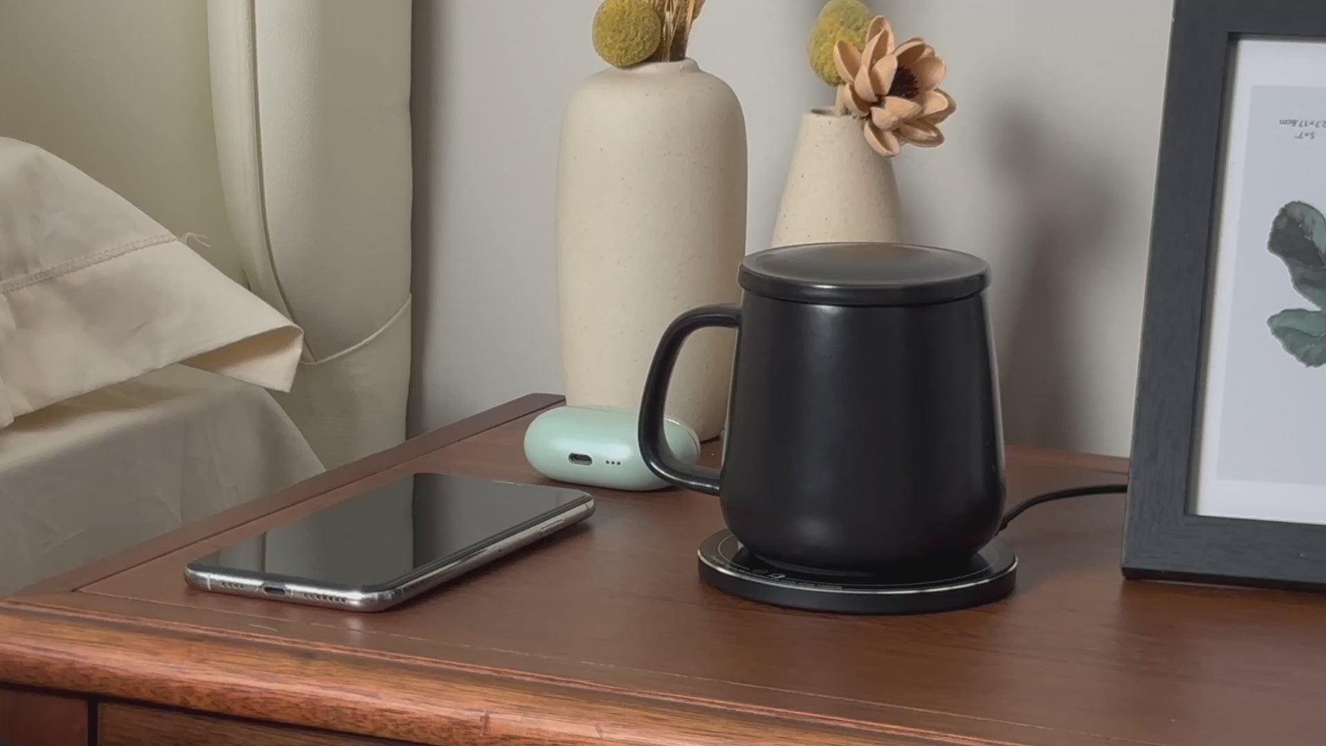 Coffee warmer and mobile phone charger set