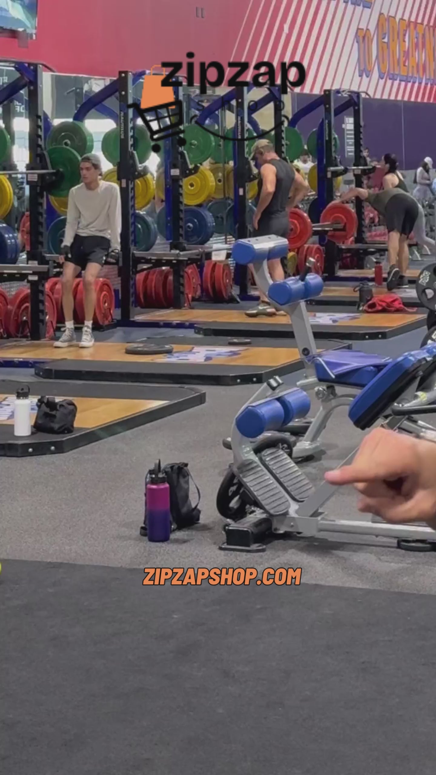 Magnetic bag for gym and travel